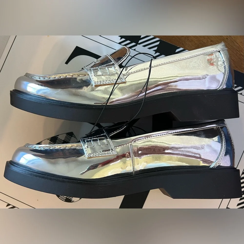 Worthington Shiny Silver Penny Loafers JC Penny Trending Size 8 New in Box - Picture 6 of 6